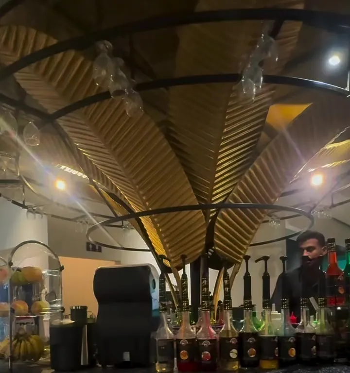 Gold Fan Bar